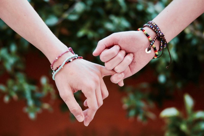 Research shows that individual acts of kindness and connection can have a real impact on global change when these acts are collective. Photo by Pixabay/Pexels