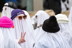 England mall attempts ghostly world record for Halloween