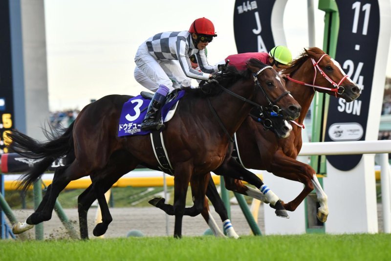 Do Deuce (No. 3) holds on to win Sunday's Grade 1 Japan Cup at Tokyo Racecourse. Photo by and courtesy of Katsumi Saito