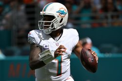 Tua Tagovailoa, Miami Dolphins hand Las Vegas Raiders sixth consecutive loss